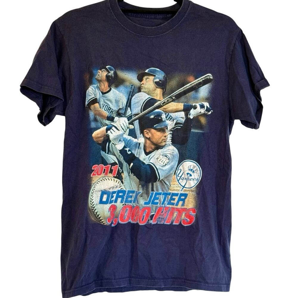 Derek Jeter 2011 3,000th Hit Club New York Yankees Shirt Adult Small